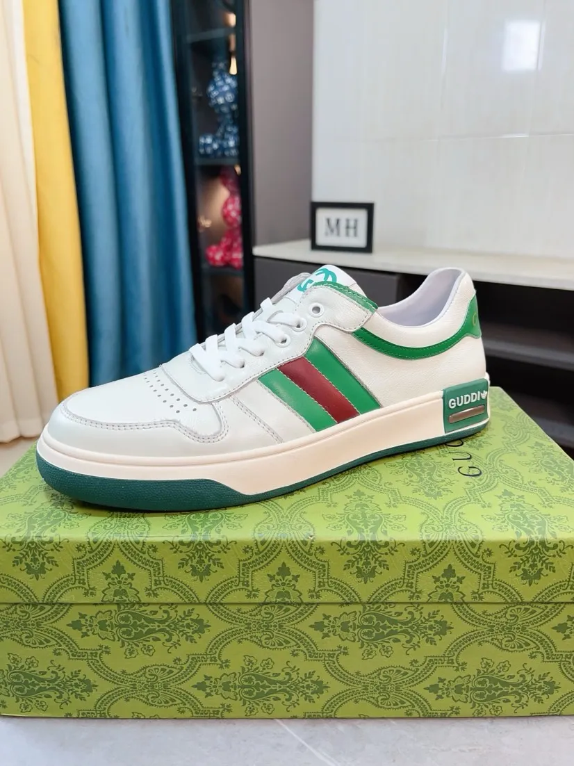 Men's shoes 💰440🌹🌹GUCCI [Gucci] New high-end brand of men's shoes, the latest fashionable casual men's shoes, trendy and versatile style, relaxed and sporty style, uppers imported from Italy, first-layer cowhide, genuine leather lining and ultra-fine workmanship. Original personalized fashionable rubber wear-resistant outsole, light and comfortable on the foot, size 38-44